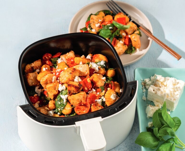 Tout-en-un de poulet, gnocchis et légumes à la méditerranéenne