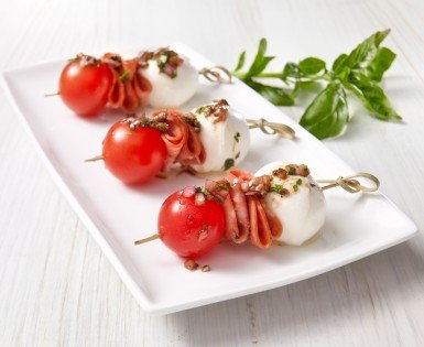 Caprese mini brochettes with Amoré pepperoni