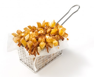 Poutine à l'effiloché de porc B.B.Q. Olymel et oignons caramélisés