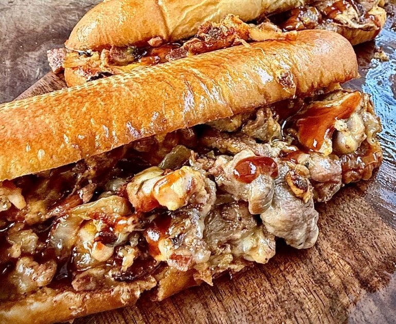 Sandwich Philly Cheese Steak de porc