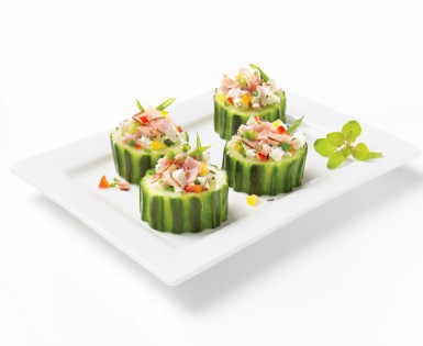 Billots de concombre avec jambon fumé forêt noire