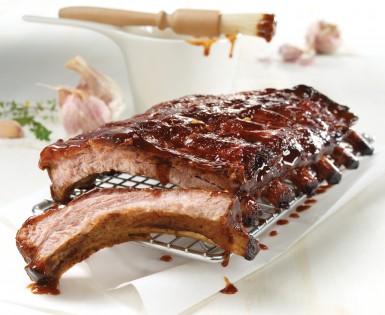 Côtes levées de dos de porc à la bière rousse et érable