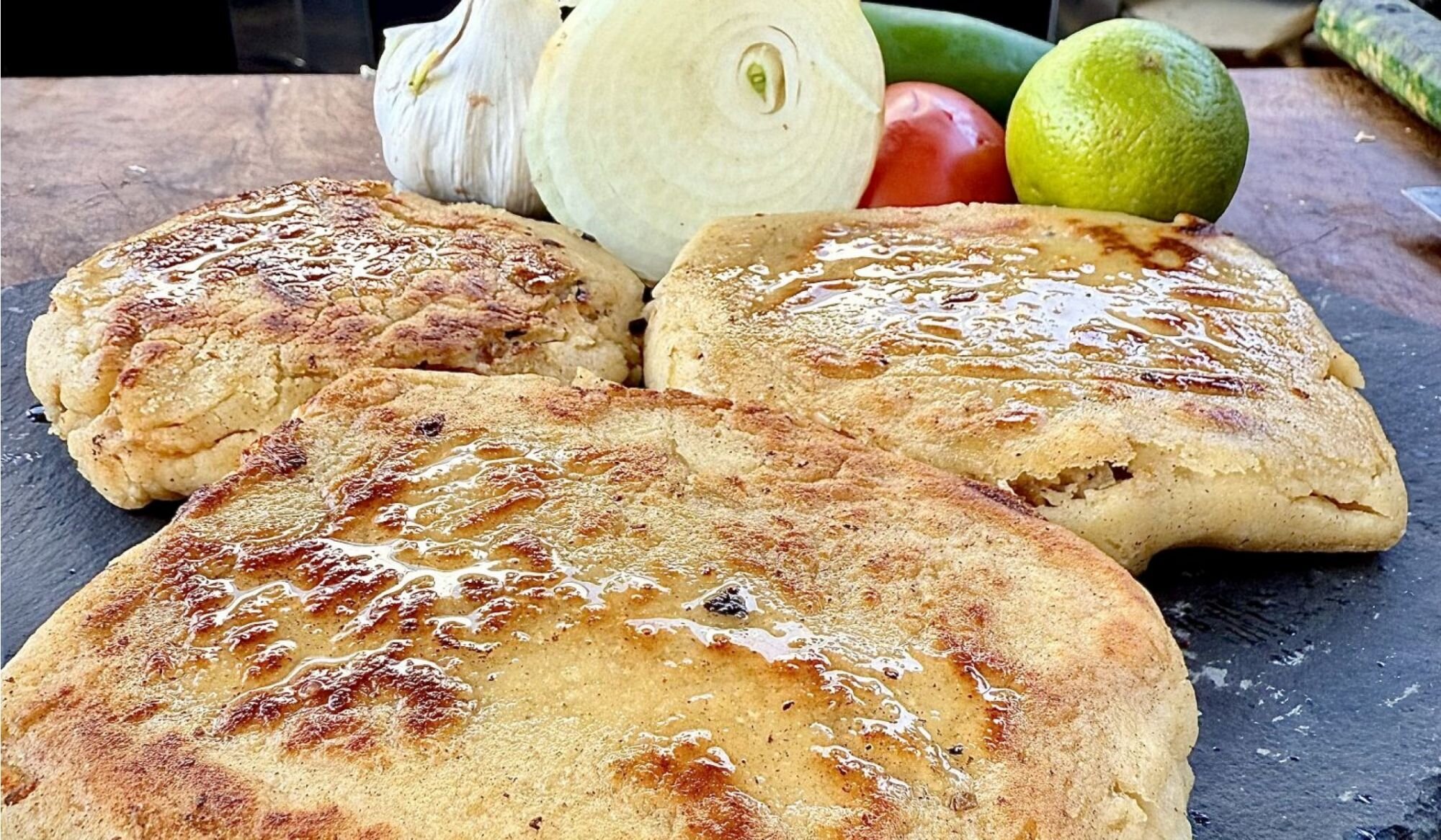 Pupusas salvadorien de bavette de porc chimichurri