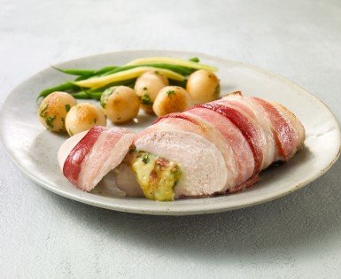 Chicken breast with basil and three cheeses, stuffed with Bacon