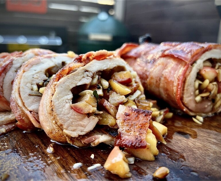 FILET DE PORC À L'ÉRABLE, AUX POMMES, AU BACON ET À LA PANCETTA