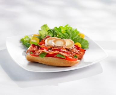 Baguette with Applewood smoke flavour bacon and goat cheese