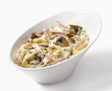 Tagliatelles aux champignons et jambon fumé