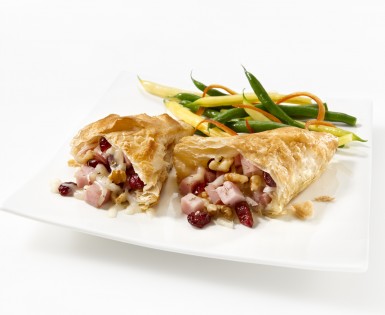 Feuilleté de jambon aux canneberges, fromage et noix