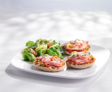 Mini pizzas au jambon fumé forêt noire et poivrons grillés