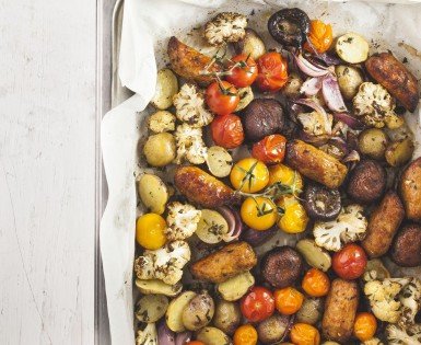 SAUSAGES WITH ROASTED VEGETABLES, WHITE WINE AND FRESH HERBS 