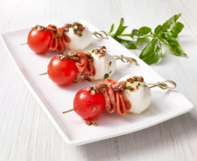 Mini brochettes Caprese au pepperoni Amoré