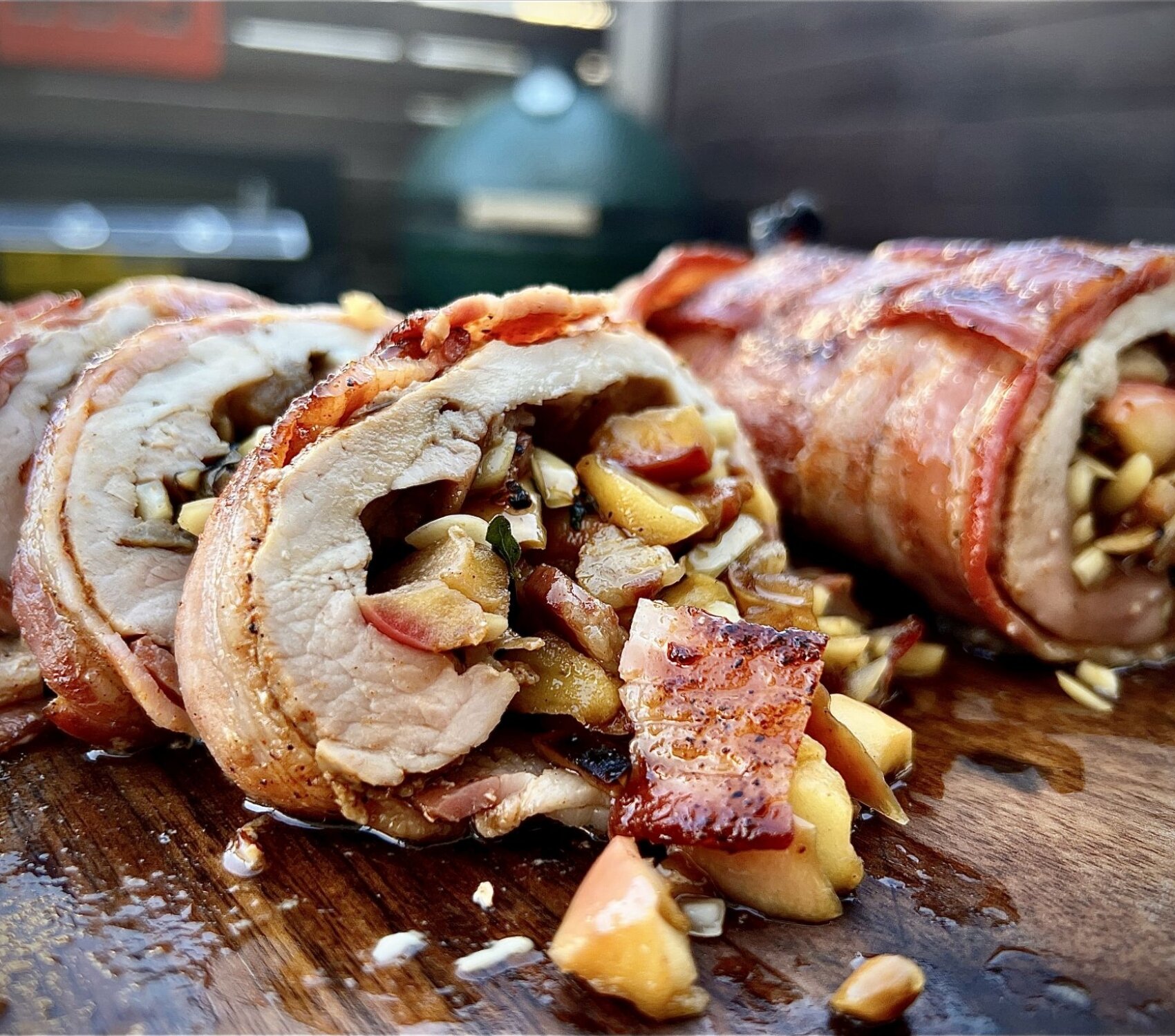 FILET DE PORC À L'ÉRABLE, AUX POMMES, AU BACON ET À LA PANCETTA