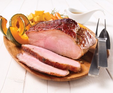 Longe de porc rôtie et glacée à l'érable, moutarde et romarin
