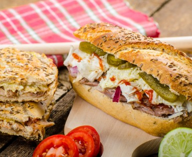 Sandwich cubain à l'effiloché de porc Barbecue