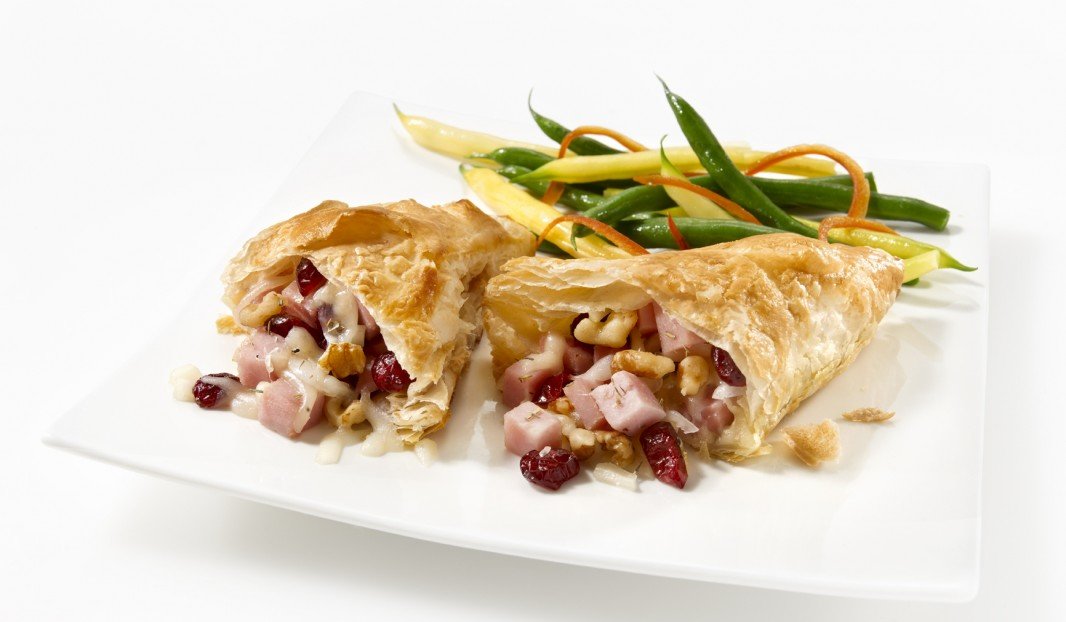 Ham pastry with cranberries, cheese and walnuts