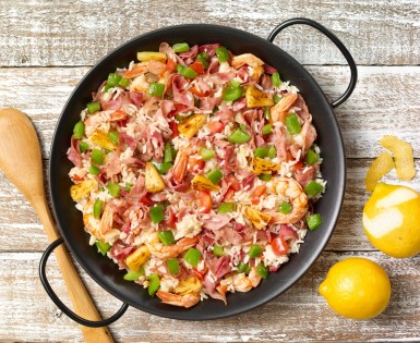 Paëlla antillaise avec jambon fumé, crevettes et ananas
