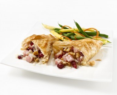Ham pastry with cranberries, cheese and walnuts