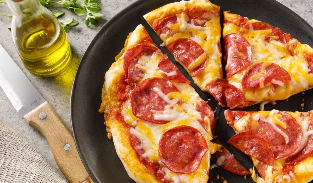 Pizza double pepperoni Amoré et trois fromages